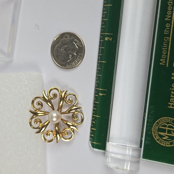 12K GF Elegant Gold Tone Pearl Brooch - Picture 3 of 6